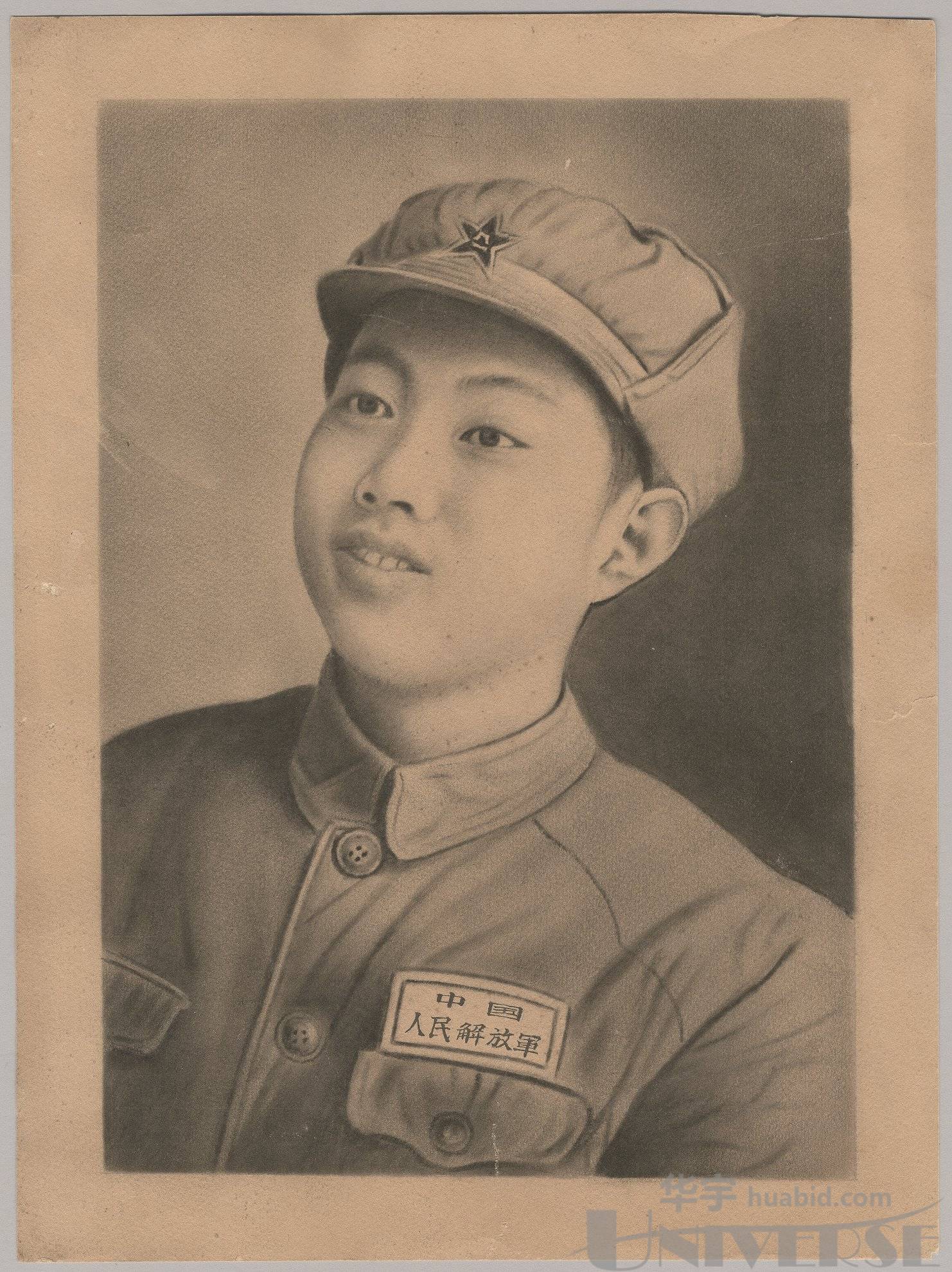 新中国早期中国人民解放军战士肖像手绘素描画一幅,尺寸:22×29.5cm.